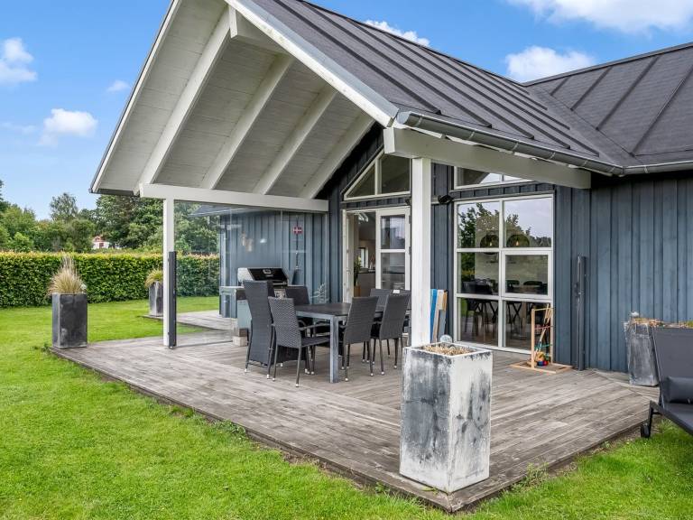 Vacation home with patio & barbecue — photo 3