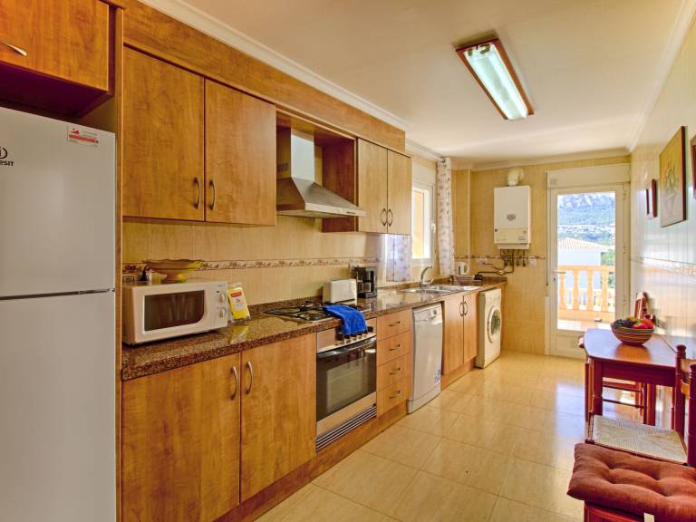 Family-oriented house with barbecue, private pool & garden | Mountain view | Pets are welcome — photo 5
