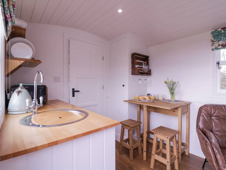 Cottage with garden — photo 5