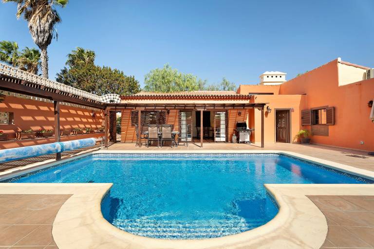 Fully equipped villa with private pool, fast internet & terrace | Mountain view | Pets are welcome in Santa Cruz de Tenerife