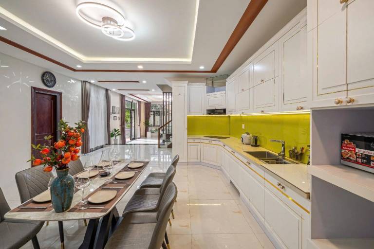 Spacious villa with barbecue & pool | Perfect for remote work | Pets allowed — photo 3