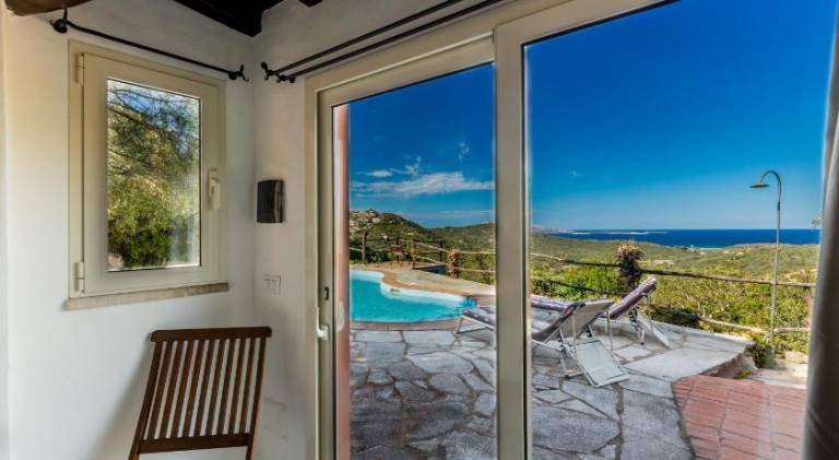 Vacation home with pool — photo 3