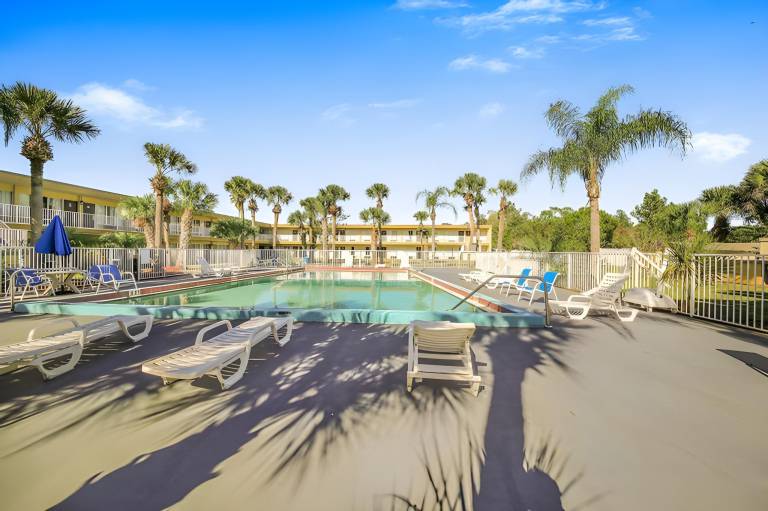 Days Inn by Wyndham Daytona Beach Speedway — photo 2