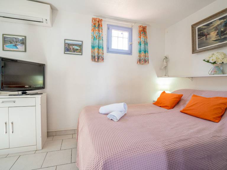 Apartment with garden & terrace | Sea view — photo 5