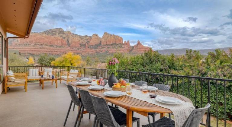 Sedona Sunrise by AvantStay Majestic Red Rocks Views~Walk to Jordan Trailhead~Peloton Bike~Hot Tub~W in Sedona, AZ