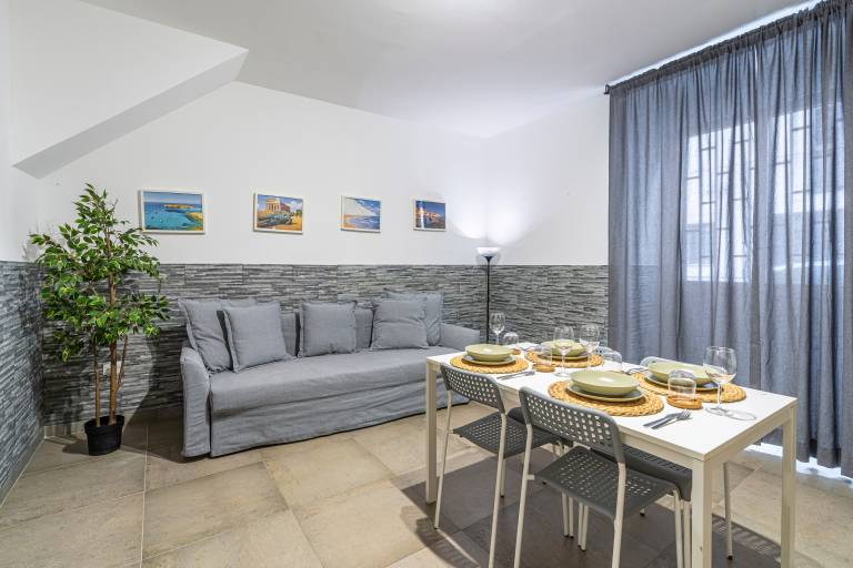 Charming holiday apartment with fast internet | Next to Catania Cathedral | City view | Pets allowed — photo 2