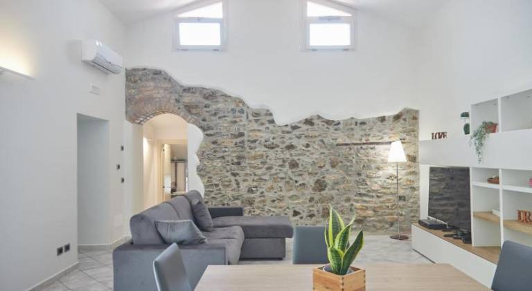 House with barbecue, patio & yard in Ascea
