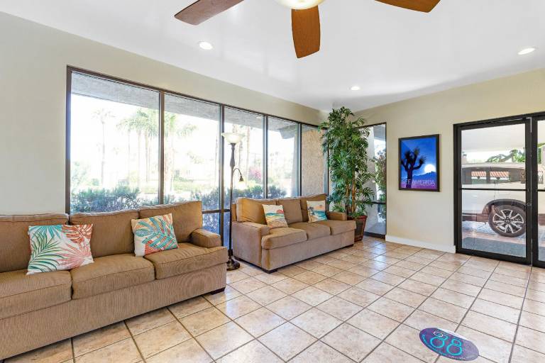 Travelodge by Wyndham Palm Springs — photo 4