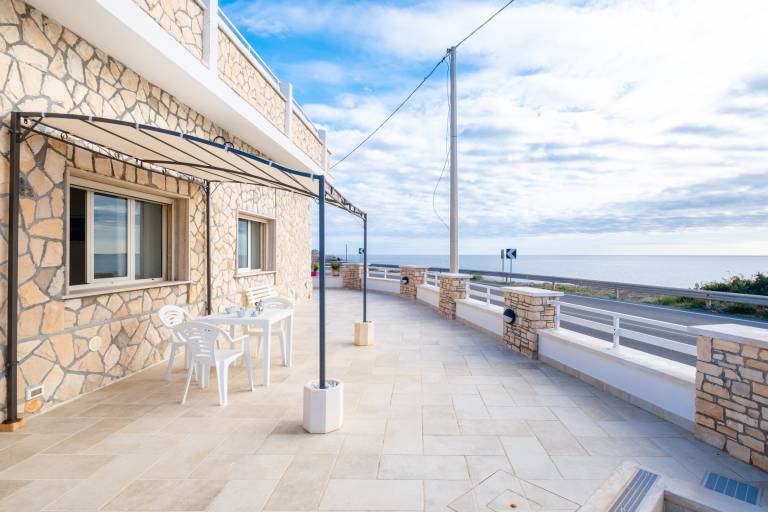 Villa with jacuzzi, patio & grill | Sea view | Pet-friendly — photo 5