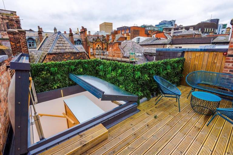 Fully equipped vacation home with yard | Next to Manchester Town Hall | Suitable for remote work | Pet-friendly — photo 5