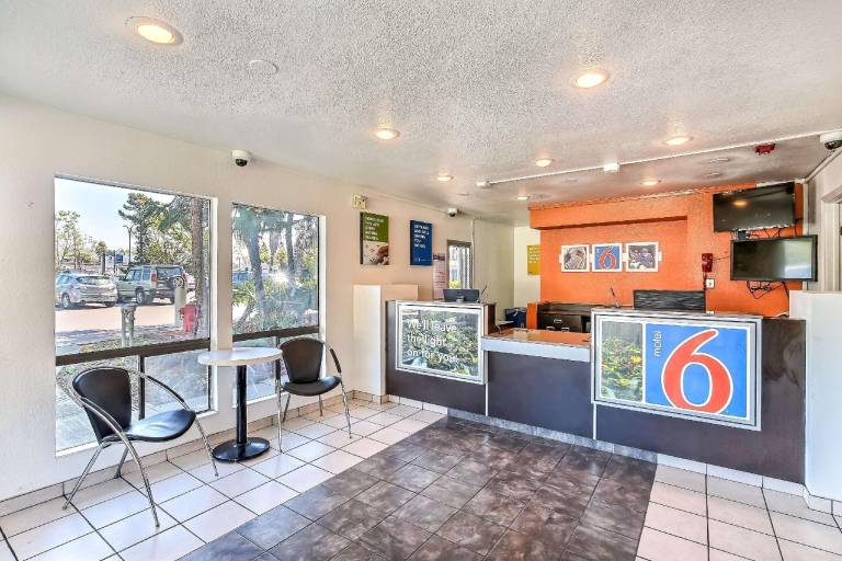 Motel 6 Oakland, CA - Embarcadero — photo 3