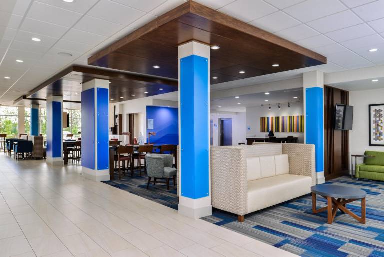 Holiday Inn Express & Suites - Siloam Springs By IHG — photo 2