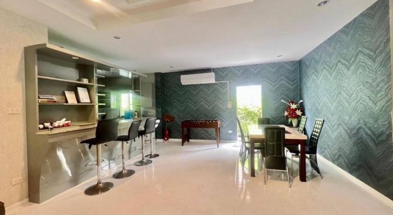Villa with yard, pool & barbecue — photo 3