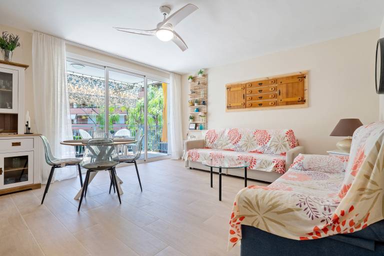 Fully equipped rental apartment with pool, terrace & garden | Garden view | Beach nearby | Dogs allowed — photo 3