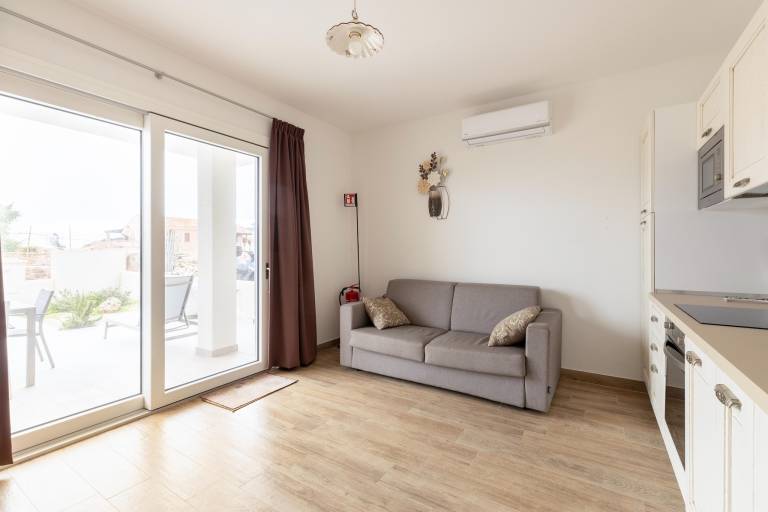 Holiday apartment with patio & yard — photo 5