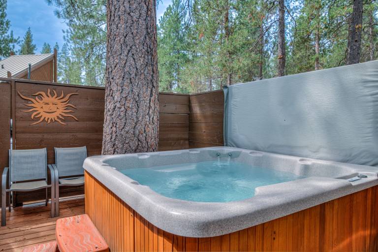 Come Enjoy This Cabin In The Woods, Hot Tub & Pet Friendly, 8 SHARC PASSES! — photo 3