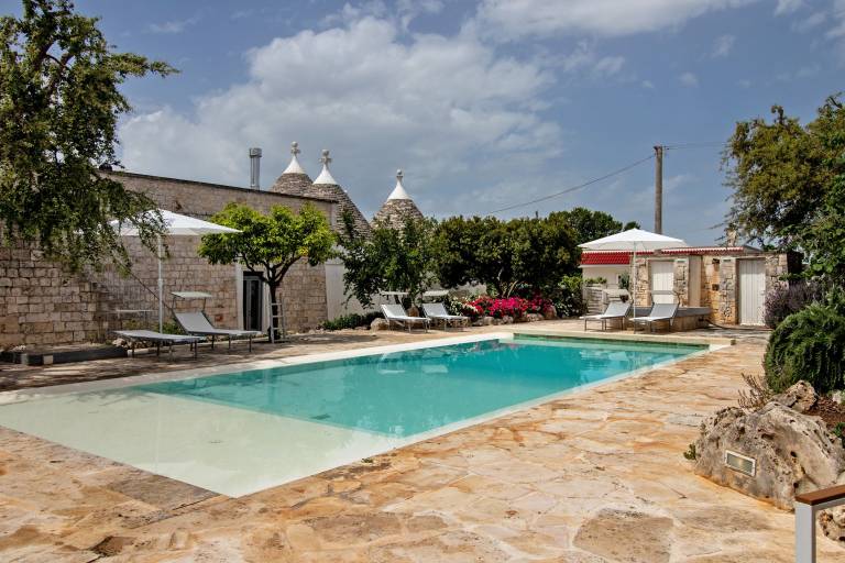 Villa 'La Dimora Dello Zio' with Private Pool, Private Terrace and Wi-Fi in Ostuni