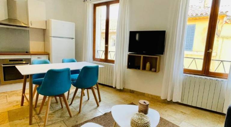 Rental apartment with 2 rooms for 4 persons — photo 2