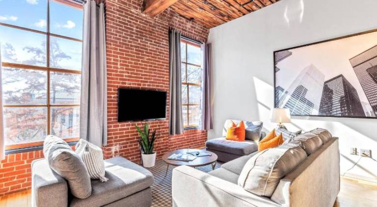 Charming apartment | Pet-friendly in St. Louis, MO