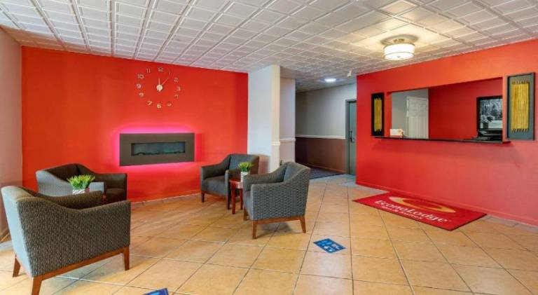 Econo Lodge Inn & Suites Granite City - St. Louis — photo 4