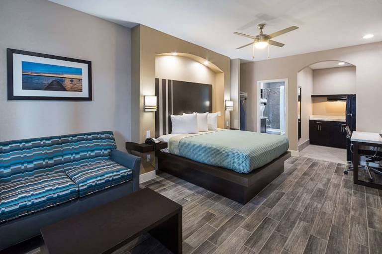 Econo Lodge Inn & Suites Houston NW CY Fair