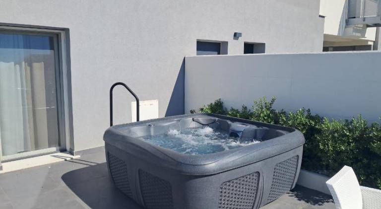 Holiday apartment with jacuzzi — photo 4