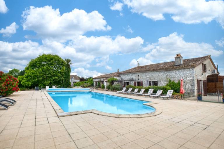 Le Chai – Family Cottage with Pool and Jacuzzi on 12 Hectares near Bergerac — photo 2
