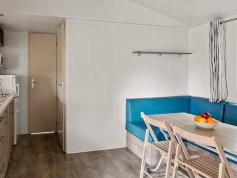 Family-friendly mobile home with patio & heated pool | Pets are welcome — photo 5