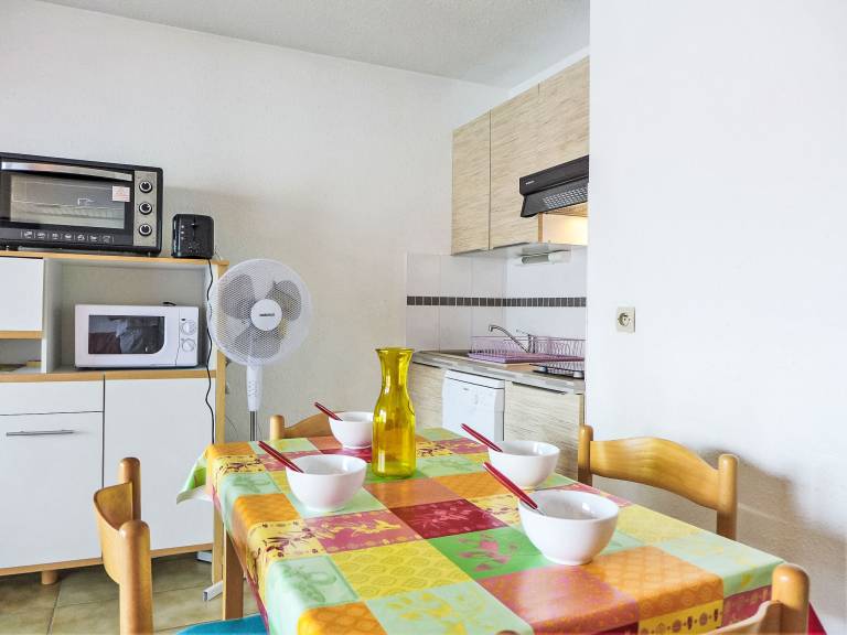 Fully equipped apartment with yard, patio & pool | Close to the beach | Pets are welcome — photo 3