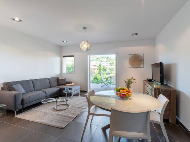 Holiday apartment with terrace & garden — photo 4