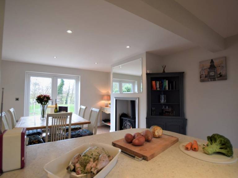 Cottage with garden — photo 4