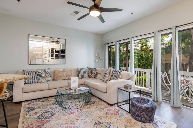 Vacation home with fast internet, BBQ & pool — photo 2