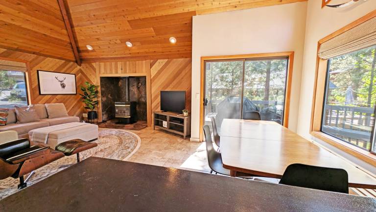 Vacation home with jacuzzi, barbeque & pool — photo 3
