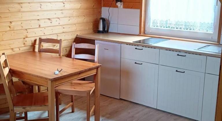 Lodge with barbeque, yard & terrace — photo 4