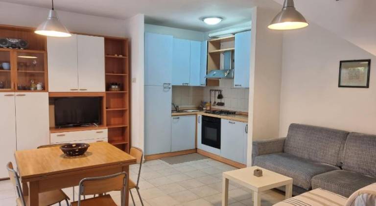 Apartment with garden in Carrara