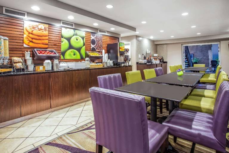 La Quinta Inn by Wyndham Oshkosh — photo 4