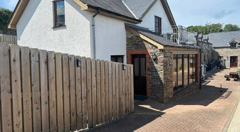 Vacation home with hot tub & pool in Aberystwyth