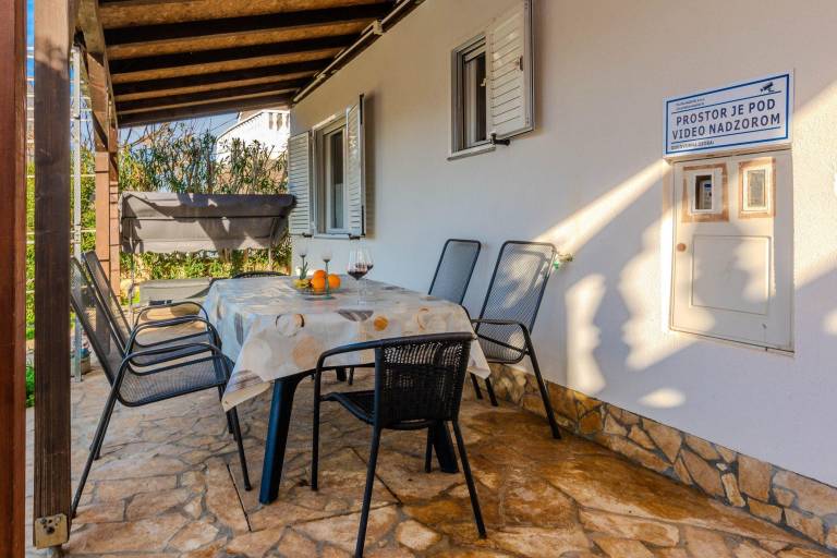 Fully equipped lovely vacation home with barbeque, patio & garden | Pets allowed — photo 4