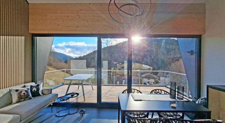 Lodge with yard, barbecue & patio — photo 2