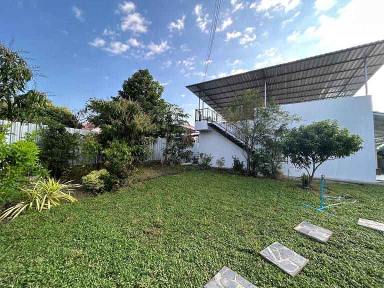 Charming house with yard | Pets are welcome — photo 5