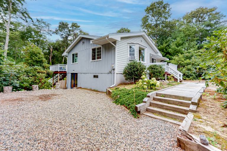House  Hatchville