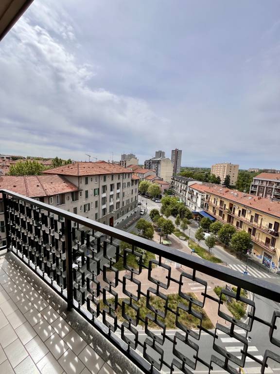Family-oriented rental apartment with patio & yard | City view