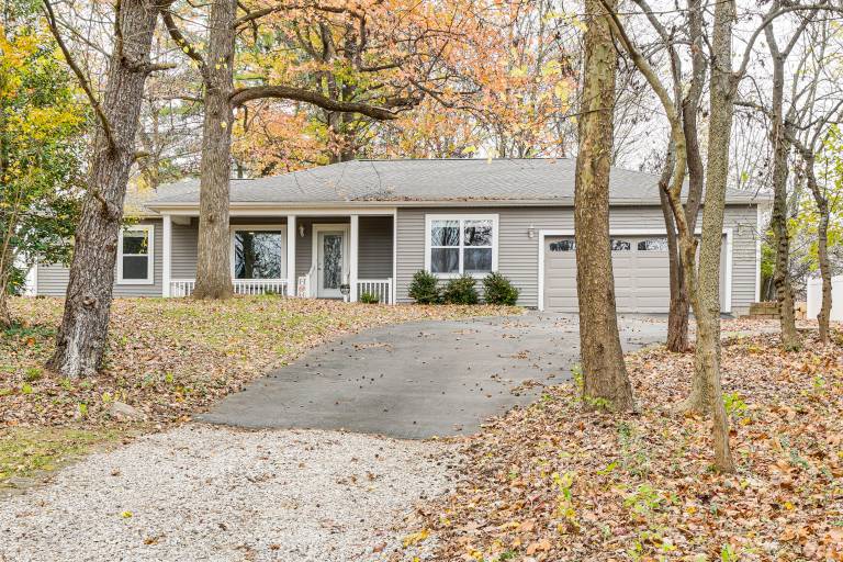 1 Mi to Dtwn Newburgh: Quiet Home w/ Yard! — photo 3