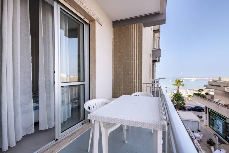 Apartment 'Dimora Lungomare Terra D'otranto' with Sea View, Wi-Fi and Air Conditioning — photo 2
