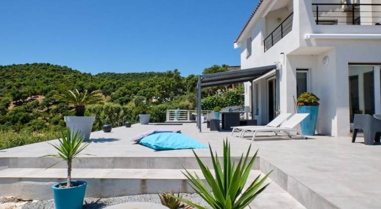 Villa with barbecue, patio & jacuzzi — photo 2