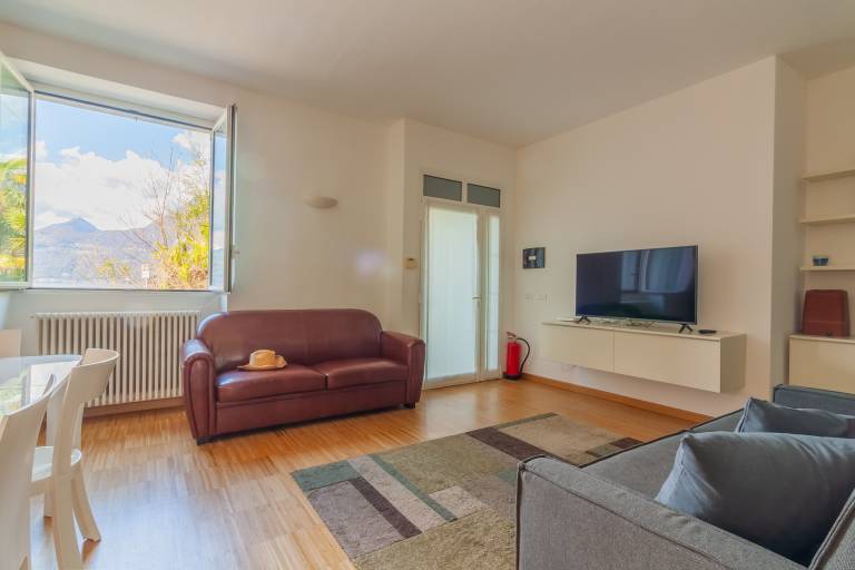 Rental apartment with yard — photo 5