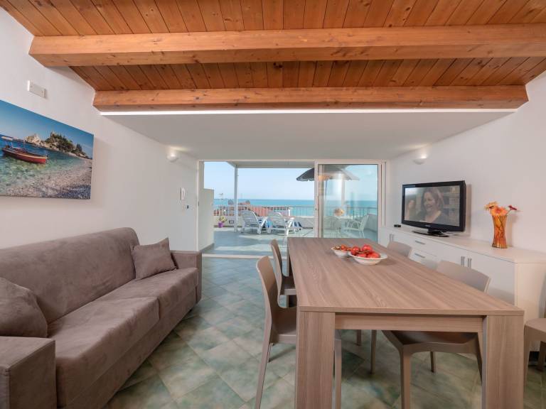 Holiday apartment with patio & grill — photo 4