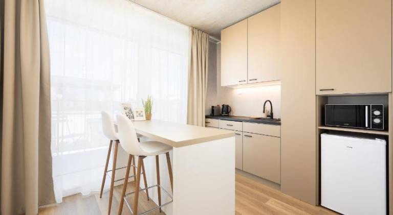 Pleasant rental apartment with terrace | Close to Cathedral of St. Peter and Paul | Good for workation | Pets are welcome — photo 2
