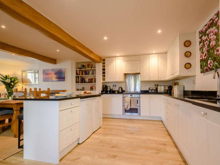 Fully equipped lovely cottage with garden | Pets allowed — photo 3