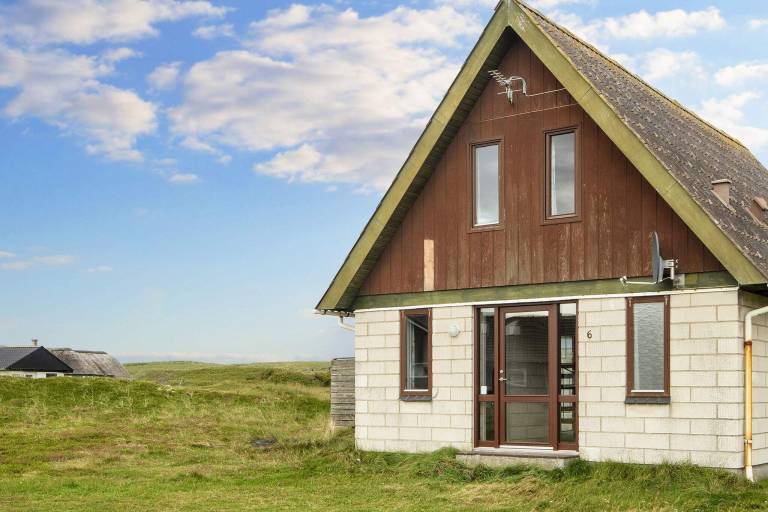 Vacation home with grill, terrace & garden in Harboore